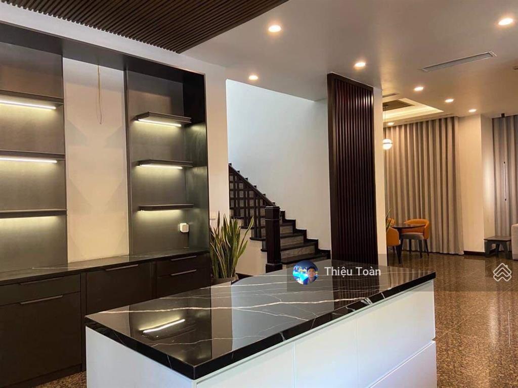 Cho thuê biệt thự khu h7  starlake, đất 220m2, diện tích xd 100m2, 3 tầng, 1 tum, giá 50tr/th