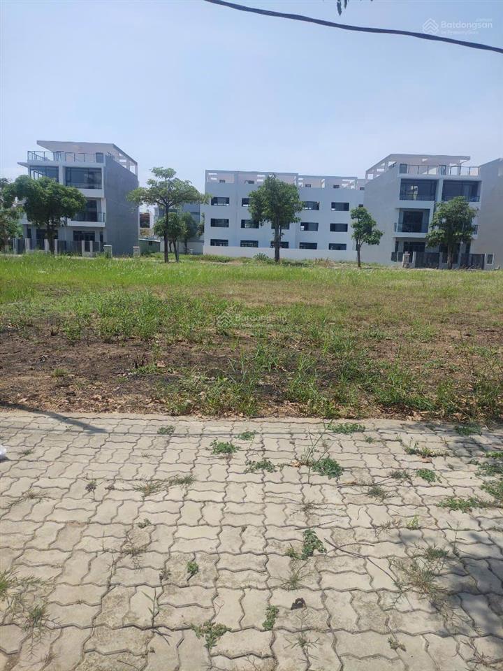 Cần bán lô góc 150m2 đường 30m giá rẻ cách sân bay long thành 10p di chuyển, full thổ cư