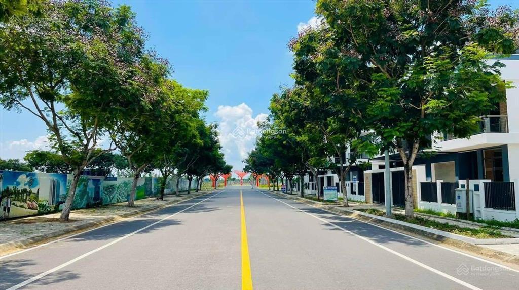 Cần bán lô góc 150m2 đường 30m giá rẻ cách sân bay long thành 10p di chuyển, full thổ cư