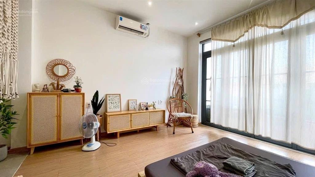 Ban công tone gỗ 35m2 sau the sun avenue / mai chí thọ q2 (full nội thất, giờ tự do)