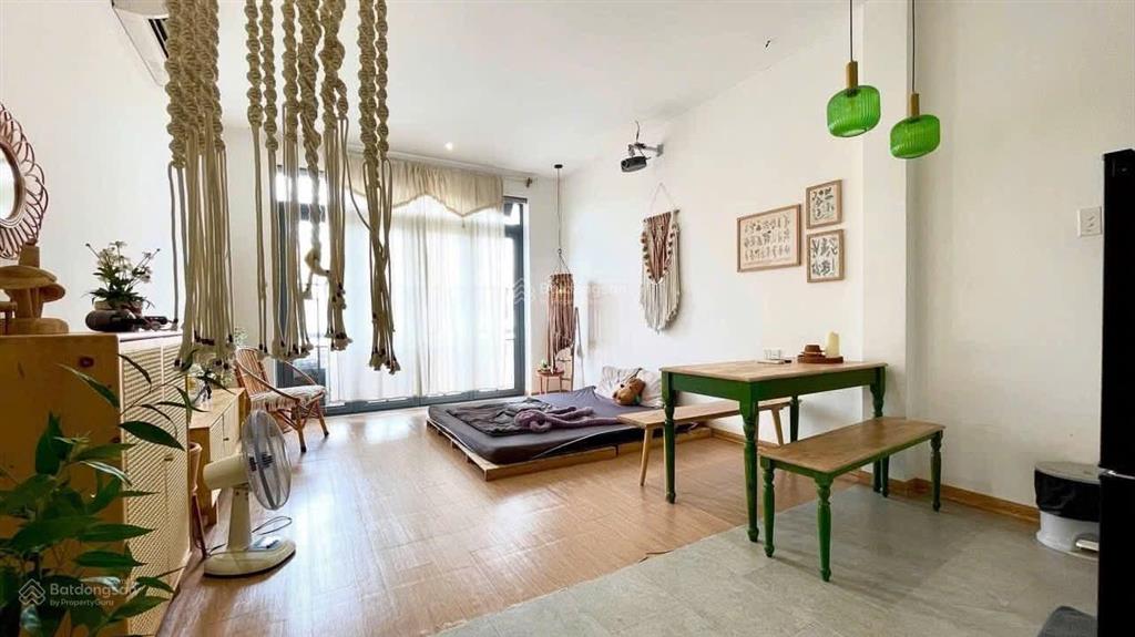 Ban công tone gỗ 35m2 sau the sun avenue / mai chí thọ q2 (full nội thất, giờ tự do)