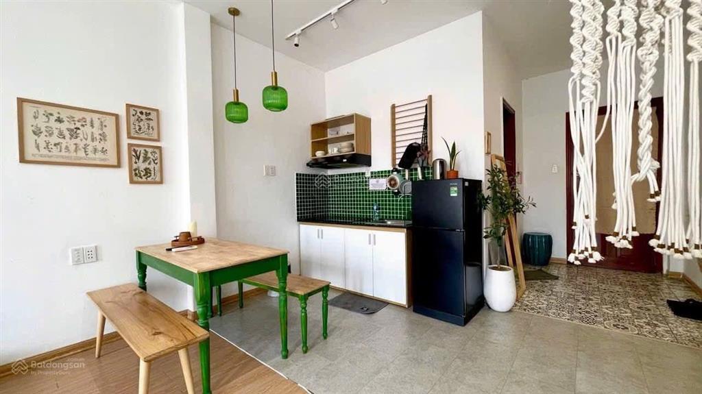 Ban công tone gỗ 35m2 sau the sun avenue / mai chí thọ q2 (full nội thất, giờ tự do)