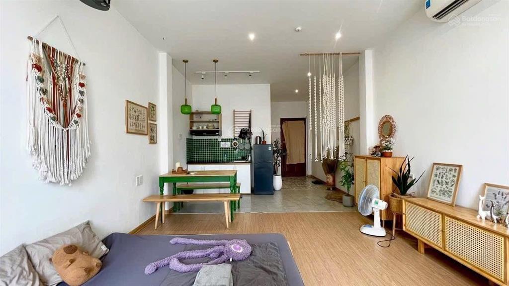 Ban công tone gỗ 35m2 sau the sun avenue / mai chí thọ q2 (full nội thất, giờ tự do)