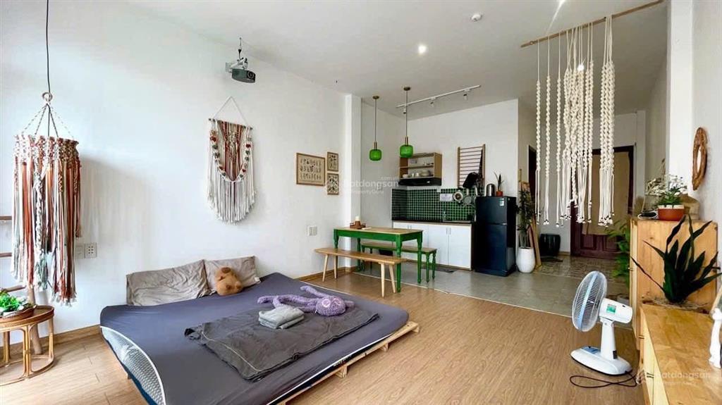 Ban công tone gỗ 35m2 sau the sun avenue / mai chí thọ q2 (full nội thất, giờ tự do)