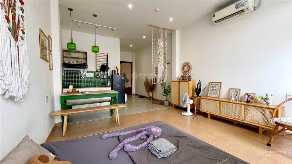 Ban công tone gỗ 35m2 sau the sun avenue / mai chí thọ q2 (full nội thất, giờ tự do)