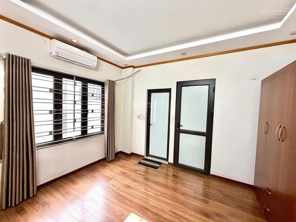 Bán nhà đường yên hòa 63m2 x 5 tầng dòng tiền 55 tr/tháng giữ tiền sinh lời tốt. giá 13,2 tỷ