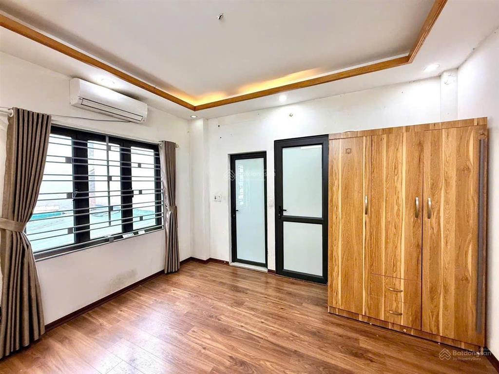 Bán nhà đường yên hòa 63m2 x 5 tầng dòng tiền 55 tr/tháng giữ tiền sinh lời tốt. giá 13,2 tỷ