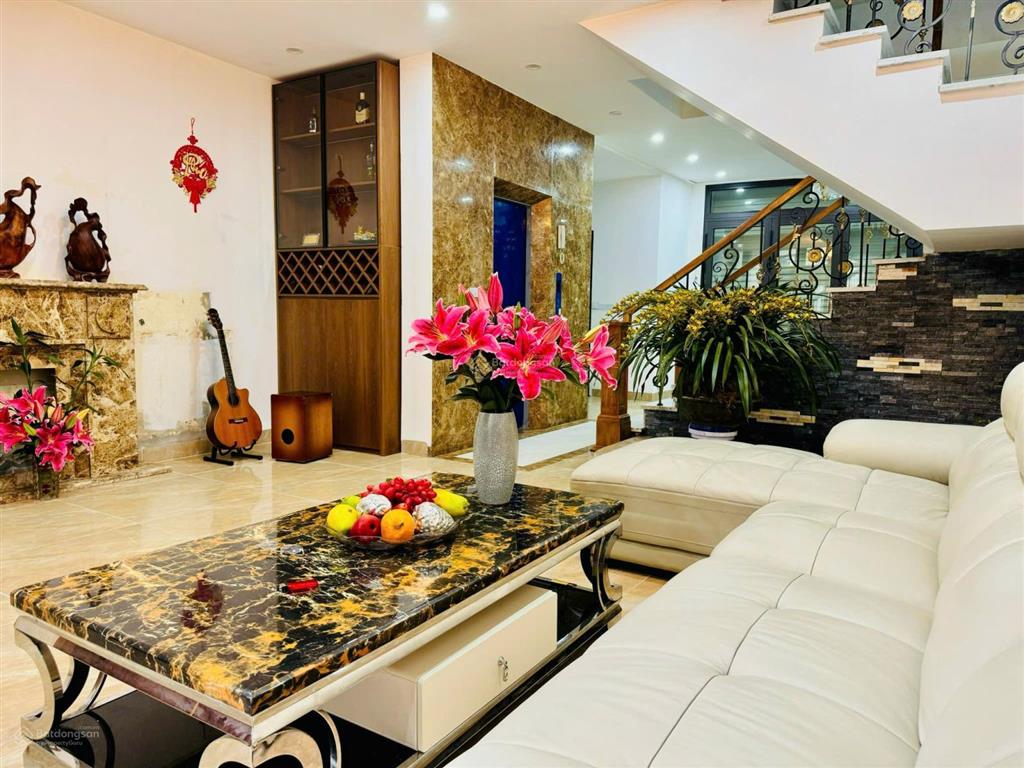 Bán nhà phân lô phạm tuấn tài, dt 65m xây 5 tầng, ô tô tránh, thang máy, nội thất cao cấp