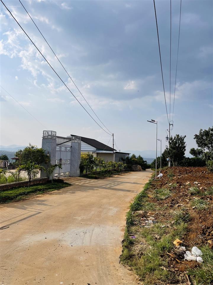 Bán gấp lô ngang 8m ngay đinh văn  lâm hà, 8x30 x150tc, đường betong 5m, sổ riêng, giá 630tr