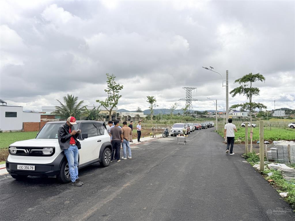 Bán lô đất đường nhựa tại rchai  phú hội, xã đức trọng, 5x26, 100m xây dựng, sổ sẵn, giá 870tr