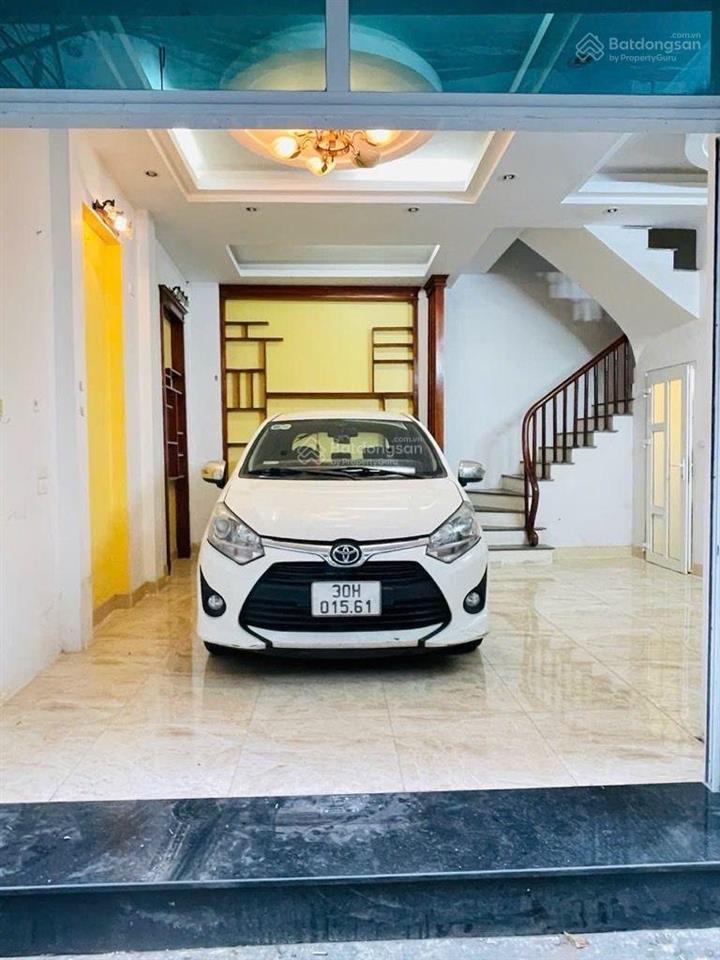 Nhà dân xây bồ đề vị trí đẹp ô tô vào nhà . dân xây chắc chắn.