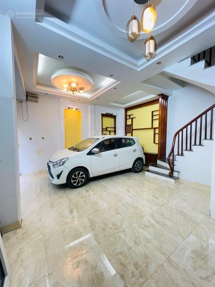 Nhà dân xây bồ đề vị trí đẹp ô tô vào nhà . dân xây chắc chắn.