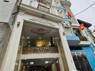 Căn nhà đẹp nhất tại phú diễn chủ xây cực kỳ tâm huyết. xem nhà là mê