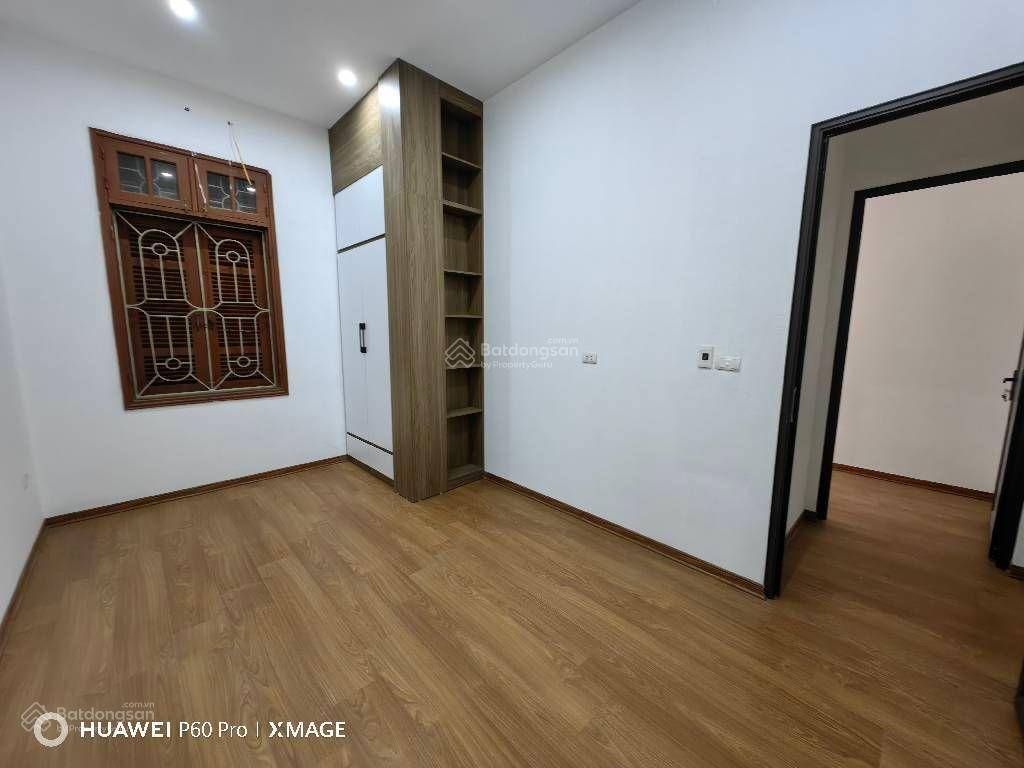 Giá rẻ nhất khu vực  giáp lạc long quân  nhà rộng 2 thoáng. thửa đất vuông đẹp