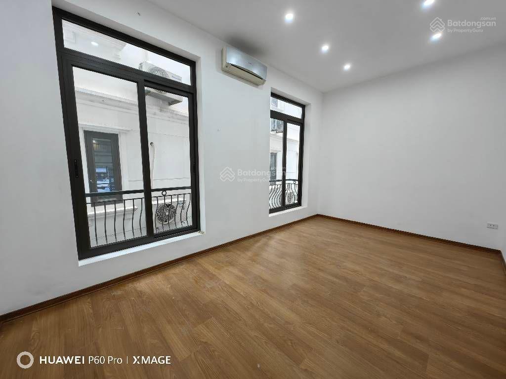 Giá rẻ nhất khu vực  giáp lạc long quân  nhà rộng 2 thoáng. thửa đất vuông đẹp