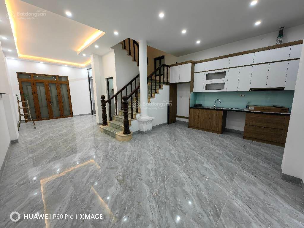 Giá rẻ nhất khu vực  giáp lạc long quân  nhà rộng 2 thoáng. thửa đất vuông đẹp