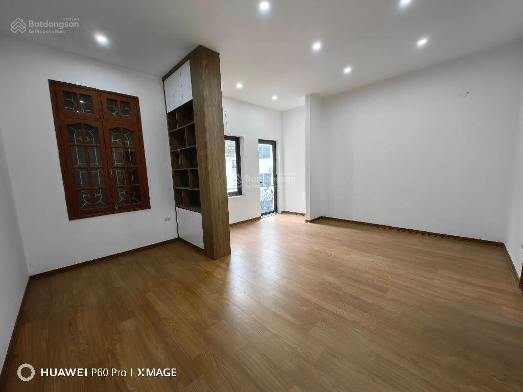 Giá rẻ nhất khu vực  giáp lạc long quân  nhà rộng 2 thoáng. thửa đất vuông đẹp