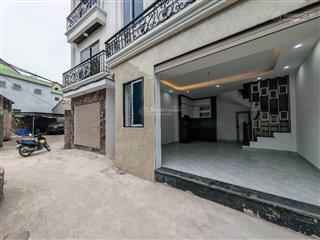 Liên mạc nhà mới  ô tô đỗ cửa. nhà đẹp mt rộng. cách mặt đê 50m  gần cầu thượng cát