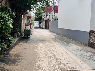 Châu đài  ô tô tránh dừng đỗ ngày đêm. thửa đất vuông vắn  vị trí mặt ngõ kinh doanh tốt