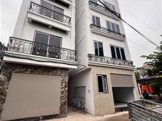 Đại cát  nhà xây mới vị trí đỉnh ô tô vào nhà. ngõ cực nông chủ thiện chí