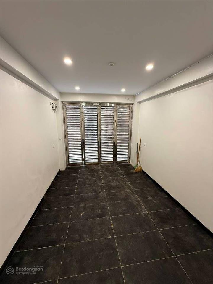 Nhà xây mới 7 tầng thang máy vừa ở vừa cho thuê