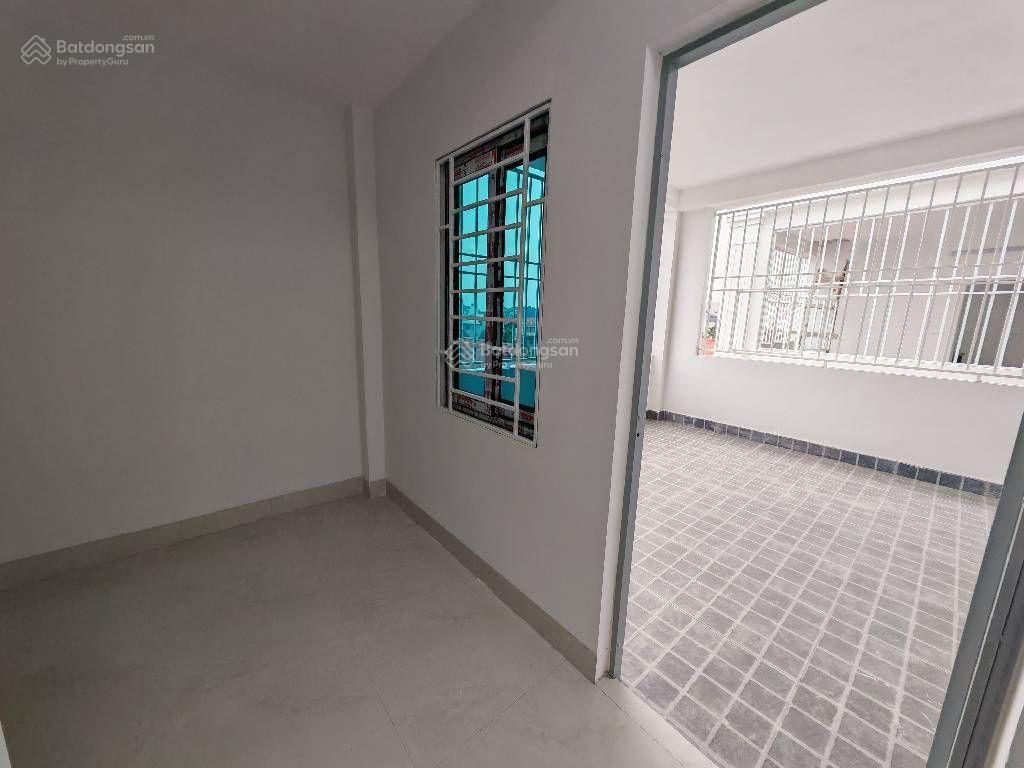 Nhà xây mới tinh, nội thất cơ bản, khách về bóc tem nhà  giá rẻ chủ thiện chí bán