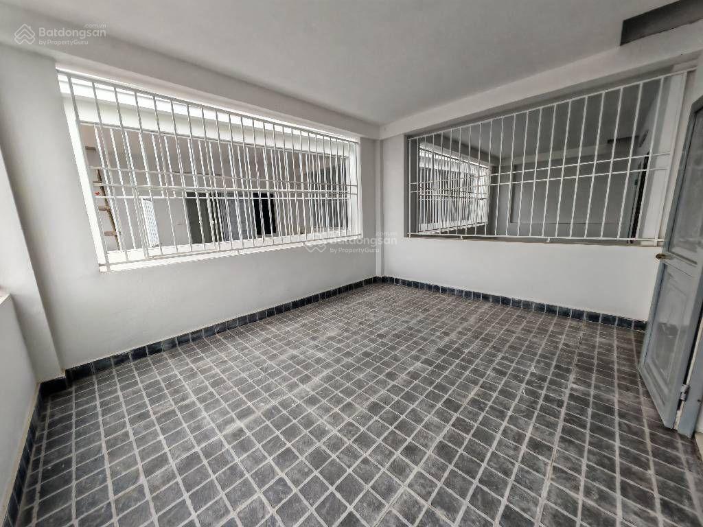 Nhà xây mới tinh, nội thất cơ bản, khách về bóc tem nhà  giá rẻ chủ thiện chí bán