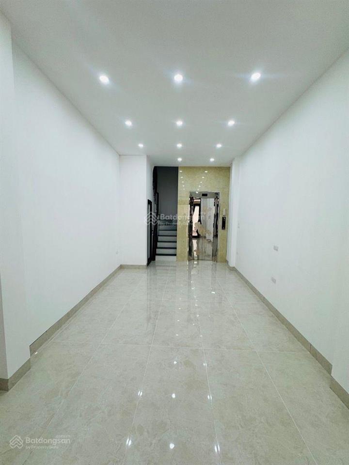Nhà xây mới  thang máy  cách ô tô đỗ 40m ngõ rộng thoáng sáng thông  tiện ích đẳng cấp