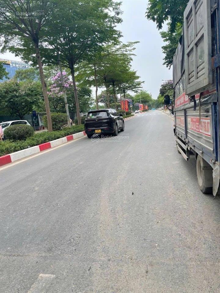 Nhà cũ chủ bán đất. chia 2 lô đẹp. ô tô vào đất. lô góc. chính chủ f0