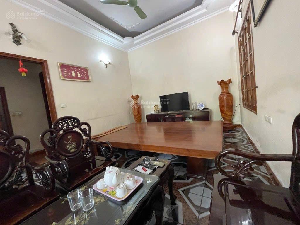 Nhà cũ chủ bán đất. chia 2 lô đẹp. ô tô vào đất. lô góc. chính chủ f0