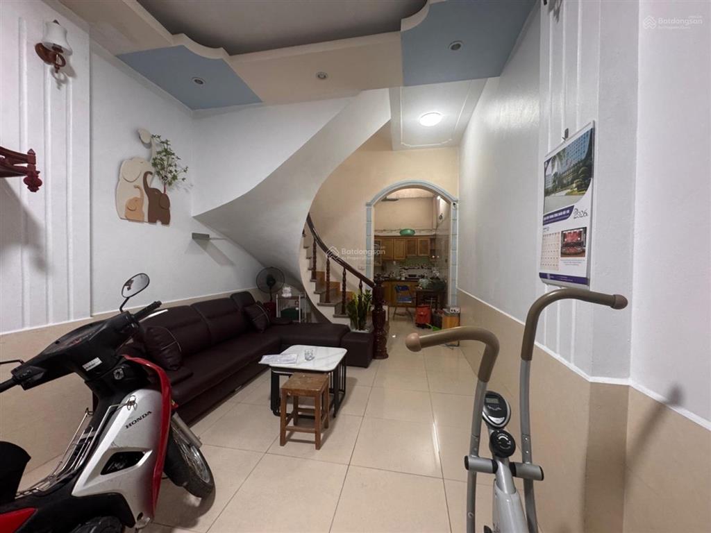 Nhà dân xây hồ tùng mậu vị trí đẹp. trước nhà thoáng vĩnh viễn  giá cực tốt so với khu vực