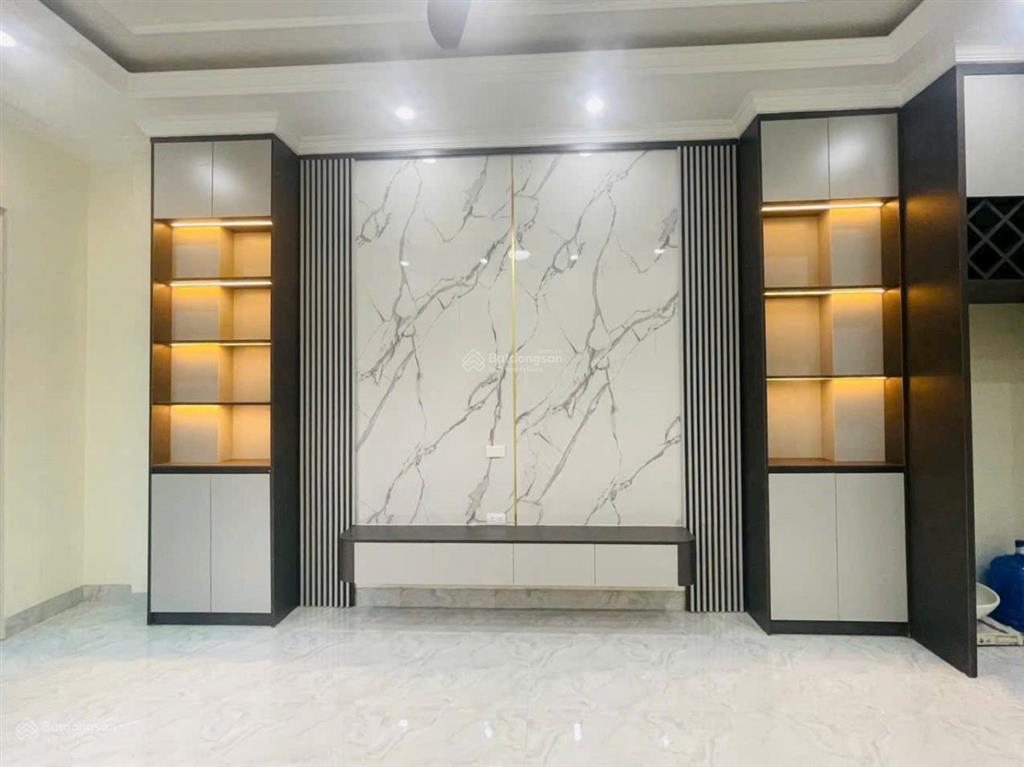 Nhà xây mới hồ tùng mậu  trước nhà ô tô tránh. full nội thất về ở ngay