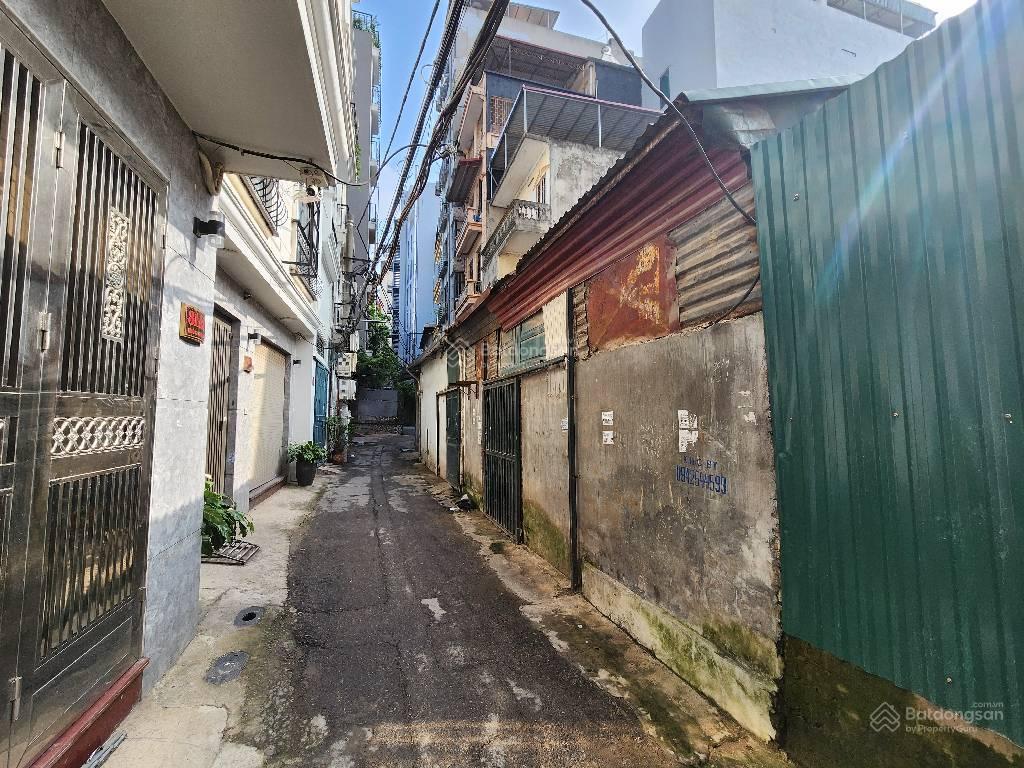 Mặt phố lạc long quân thửa đất cực vuông bắn. xây toà nhà văn phòng cực đẹp