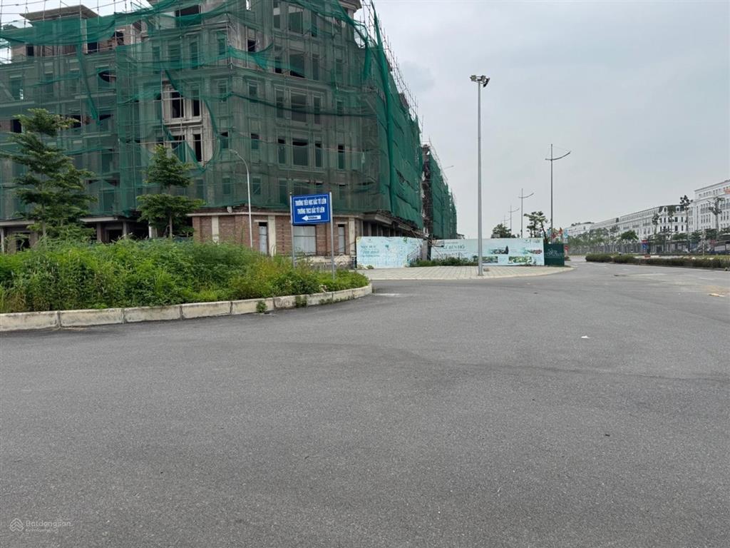 Đất dịch vụ tây tựu  phân lô ô tô  vỉa hè. thửa đẹp. trục đại lộ tây thăng long.