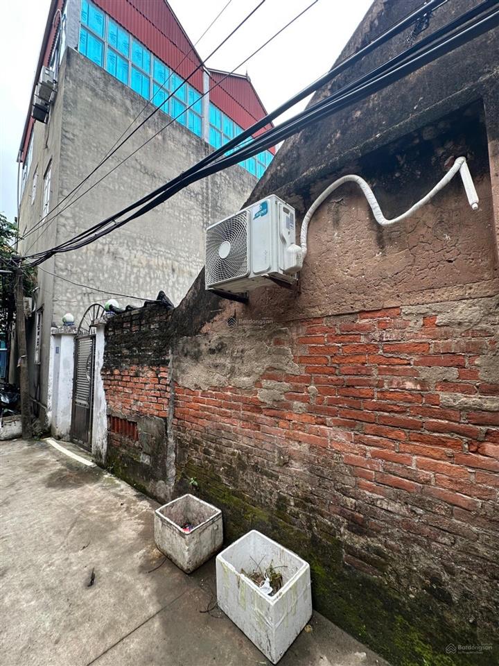 Nhà cũ trung kiên  chủ xác định bán đất. giá rẻ nhất khu vực. mặt tiền quyền lực. thửa vuông đẹp
