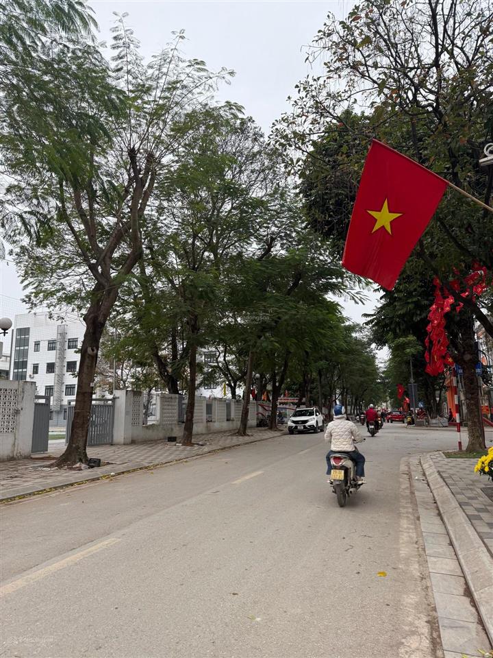 Đất phú thượng vị trí đẹp  thửa vuông vắn. ngõ thông. cách 1 nhà ra mặt phố. đầu tư giữ tiền
