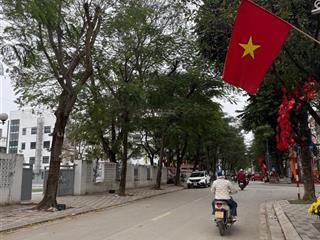 Đất phú thượng vị trí đẹp  thửa vuông vắn. ngõ thông. cách 1 nhà ra mặt phố. đầu tư giữ tiền