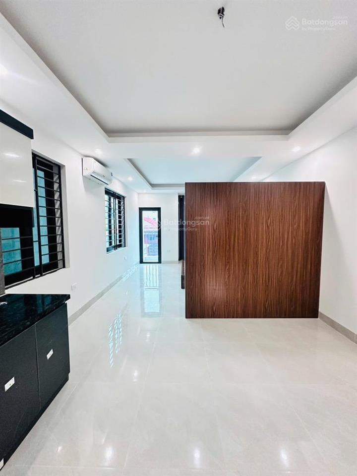 Nhà đẹp có thang máy. xây mới đường thụy phương. mỗi tầng 1 căn hộ khép kín. đầu tư giữ tiền