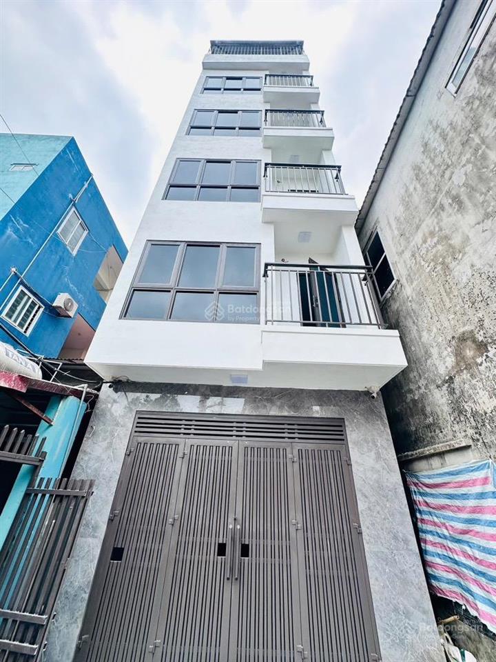Nhà đẹp có thang máy. xây mới đường thụy phương. mỗi tầng 1 căn hộ khép kín. đầu tư giữ tiền