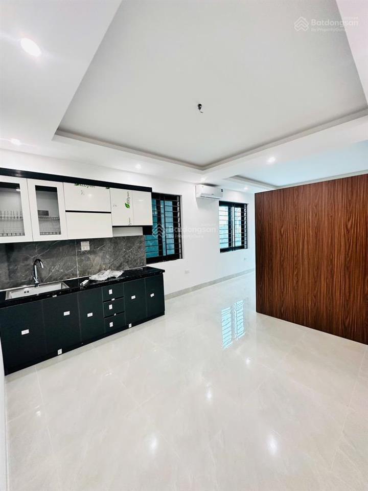 Nhà đẹp có thang máy. xây mới đường thụy phương. mỗi tầng 1 căn hộ khép kín. đầu tư giữ tiền