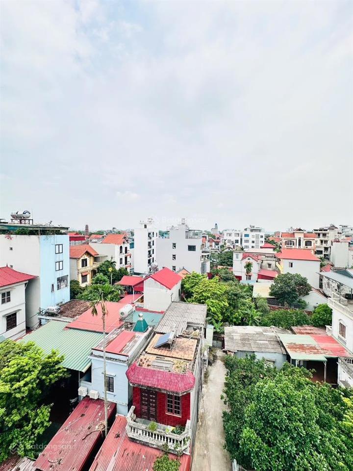 Nhà đẹp có thang máy. xây mới đường thụy phương. mỗi tầng 1 căn hộ khép kín. đầu tư giữ tiền