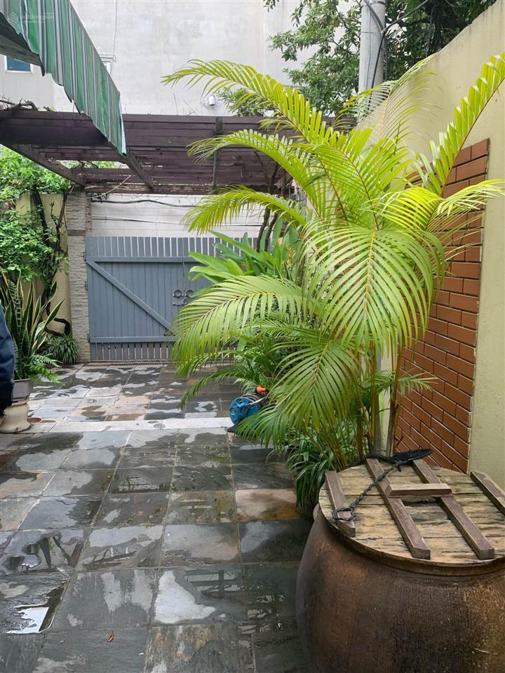 Nhà đẹp sân vườn xuân đỉnh  lô góc 4 mặt thoáng. chủ thiện chí bán