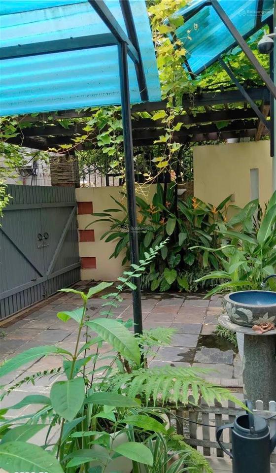 Nhà đẹp sân vườn xuân đỉnh  lô góc 4 mặt thoáng. chủ thiện chí bán