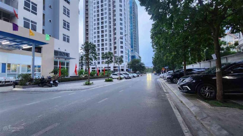 Căn chung cư 3 ngủ tòa c18 trung tâm lạc long quân  view hồ tây. an cư tốt trung tâm phố