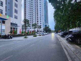 Căn chung cư 3 ngủ tòa c18 trung tâm lạc long quân  view hồ tây. an cư tốt trung tâm phố