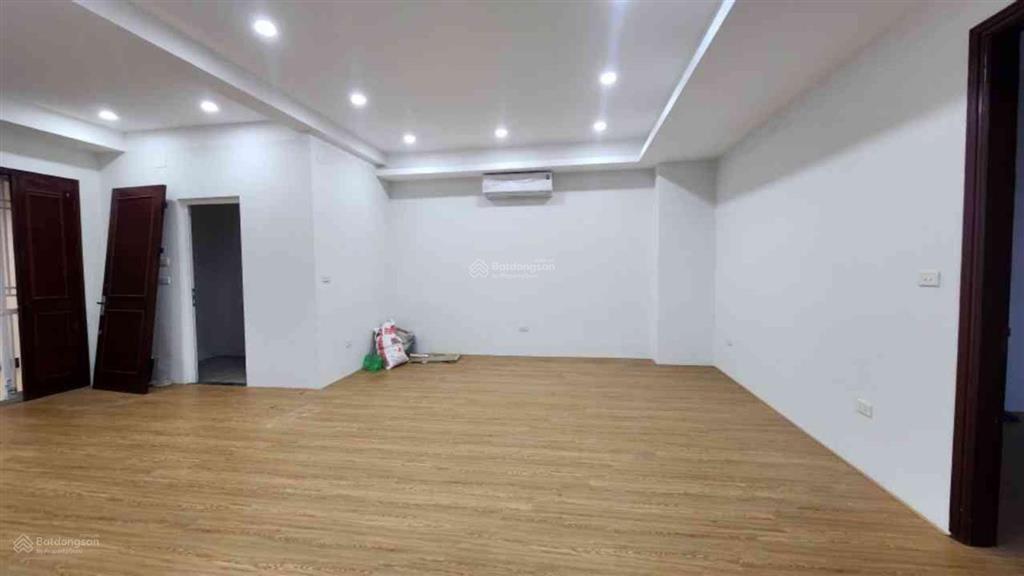 Căn chung cư 3 ngủ tòa c18 trung tâm lạc long quân  view hồ tây. an cư tốt trung tâm phố