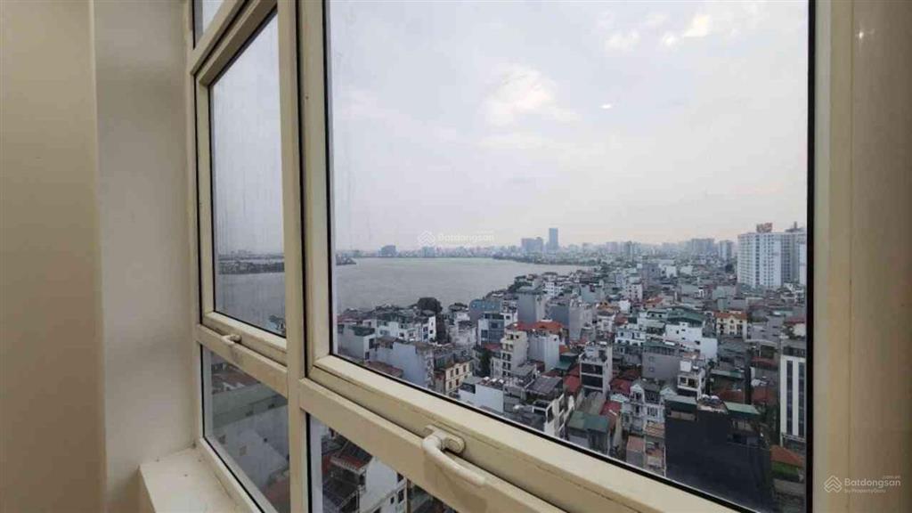 Căn chung cư 3 ngủ tòa c18 trung tâm lạc long quân  view hồ tây. an cư tốt trung tâm phố