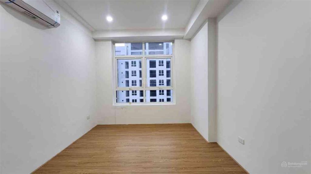 Căn chung cư 3 ngủ tòa c18 trung tâm lạc long quân  view hồ tây. an cư tốt trung tâm phố