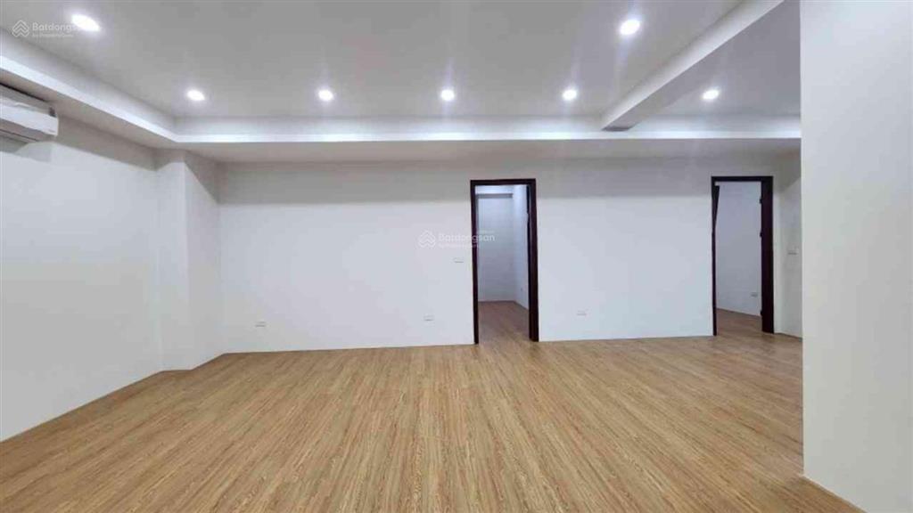 Căn chung cư 3 ngủ tòa c18 trung tâm lạc long quân  view hồ tây. an cư tốt trung tâm phố