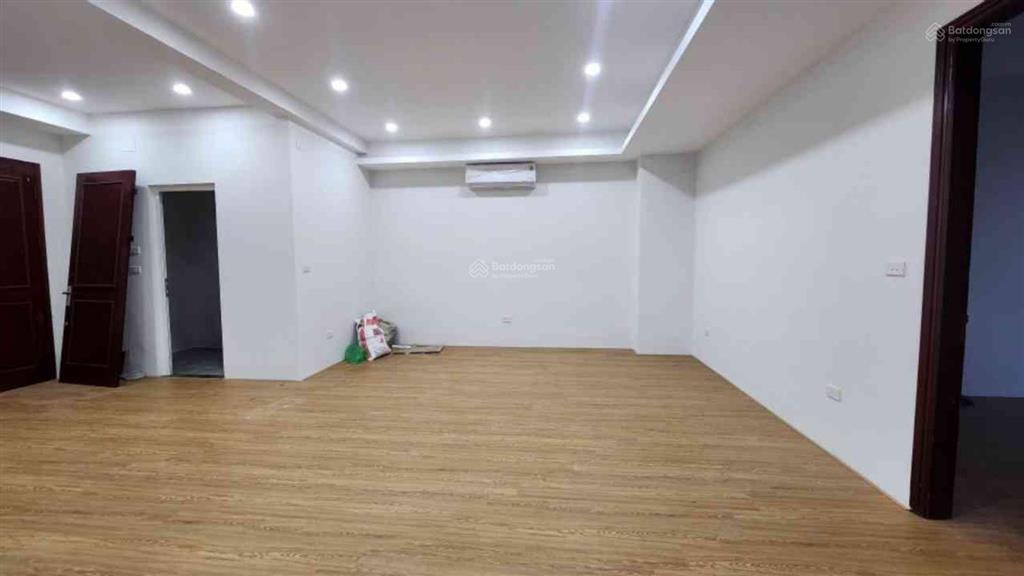 Căn chung cư 3 ngủ tòa c18 trung tâm lạc long quân  view hồ tây. an cư tốt trung tâm phố